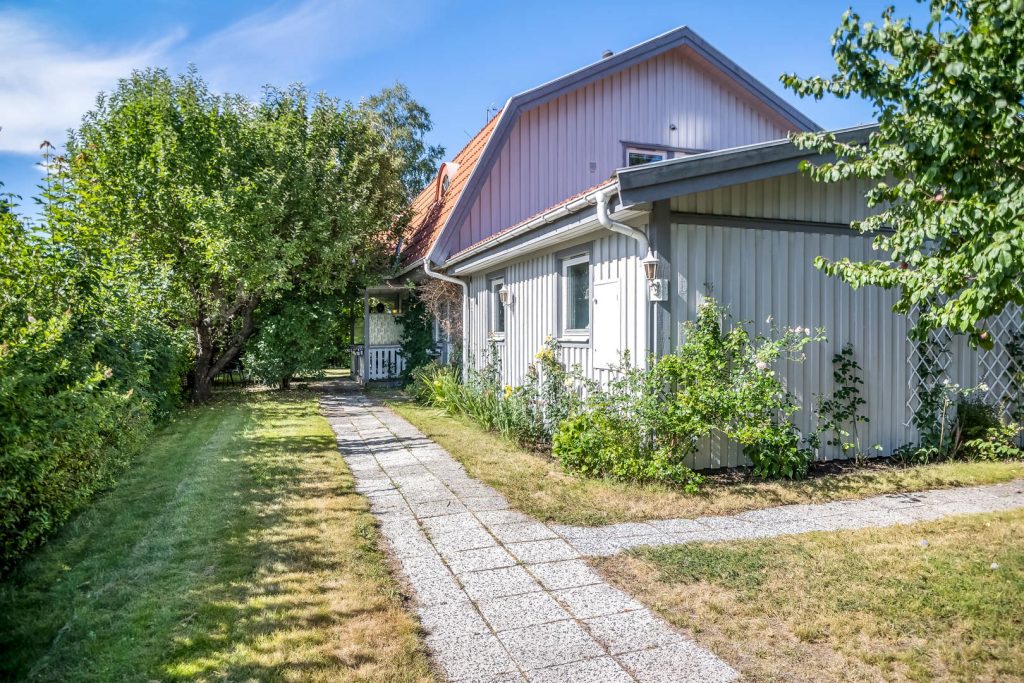 31. Plattsa╠ettning ny stentrappa till 2 planshus